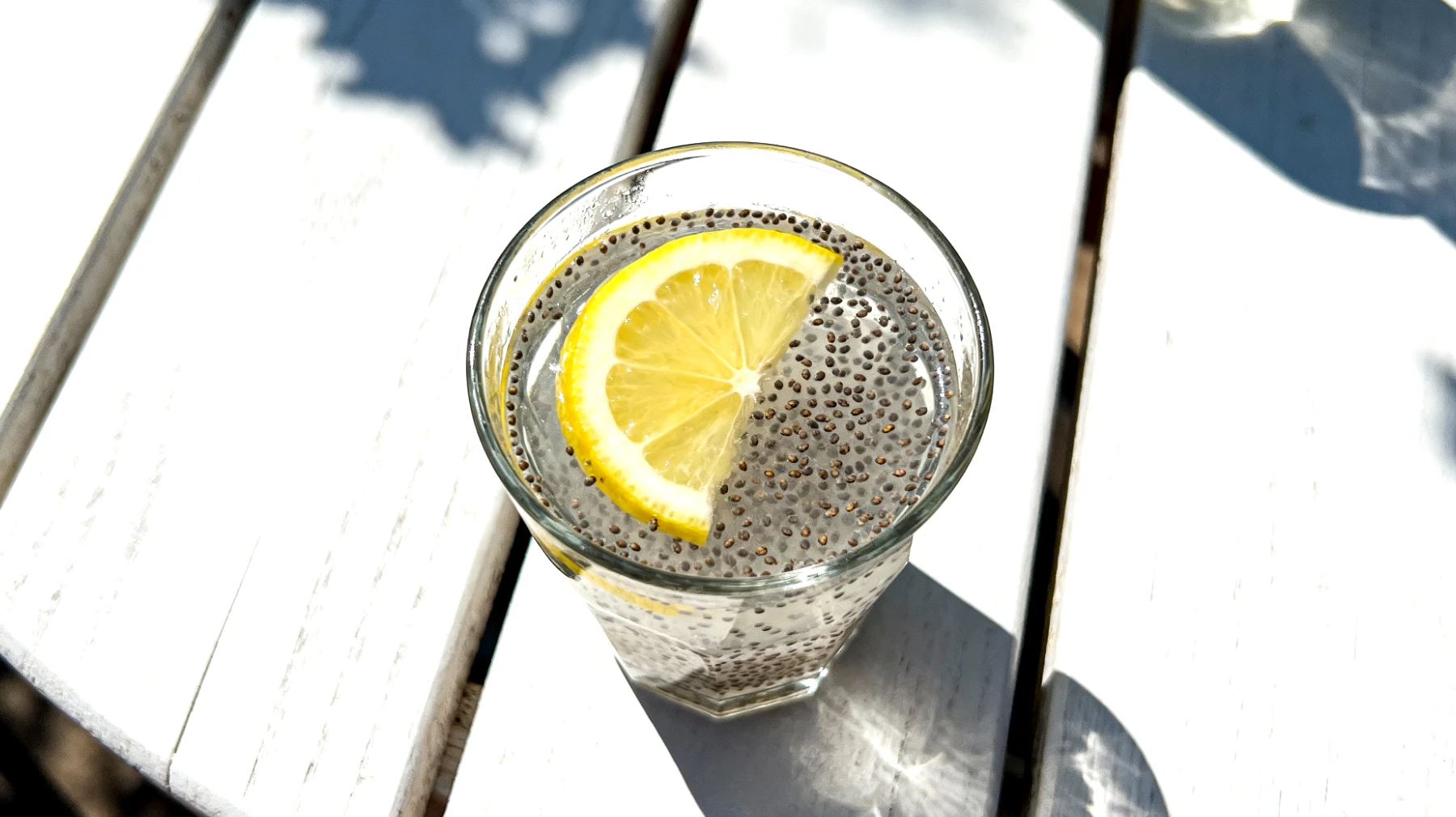 Kefir d'acqua con semi di chia e limone"